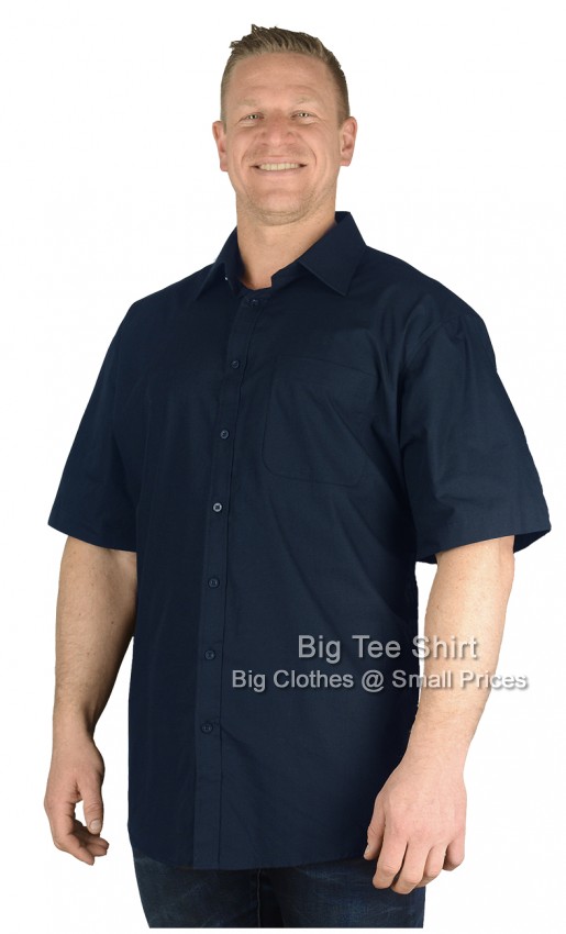A man wearing a navy blue short sleeve shirt.